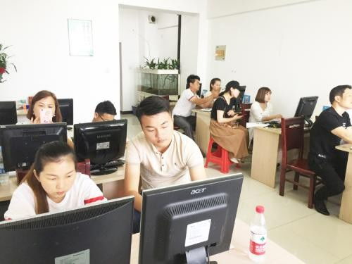 深圳電商培訓(xùn) 創(chuàng)變電商運(yùn)營(yíng)新技能，開啟職業(yè)新篇章